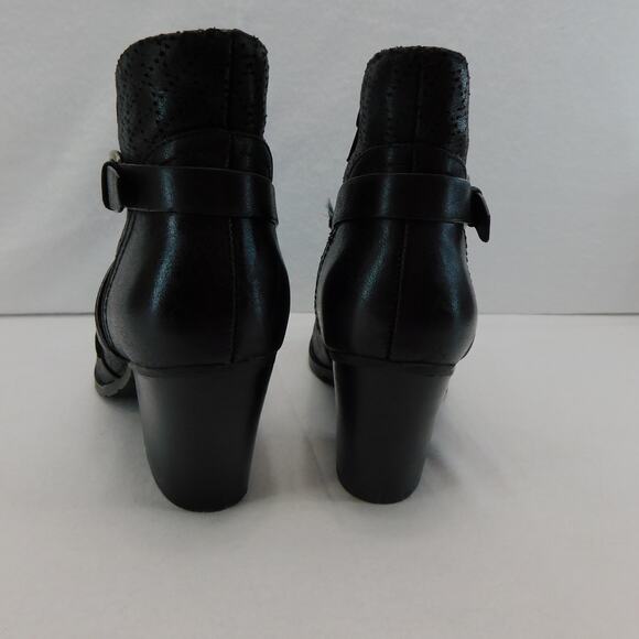 Baretraps Womens Black Launa Ankle Boot with Silver Buckle Size 7.5 - Picture 6 of 9